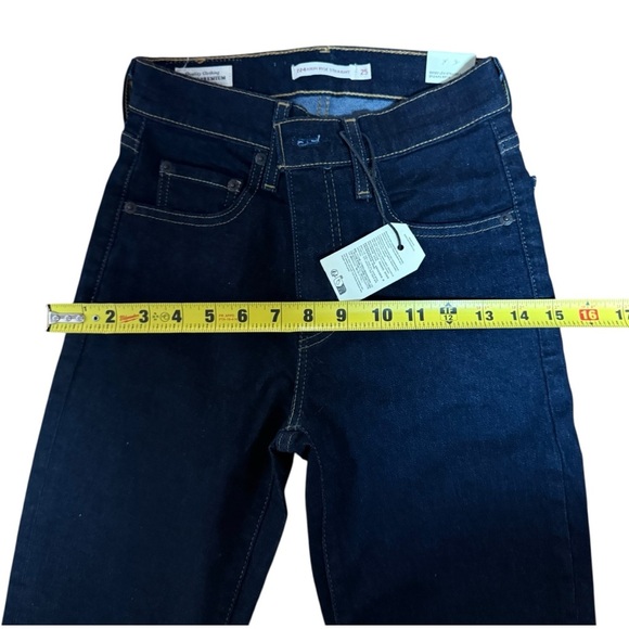 NWT Levi’s Strauss 724 High Rise Straight Jeans Dark Wash Size 25x28 - Picture 12 of 12